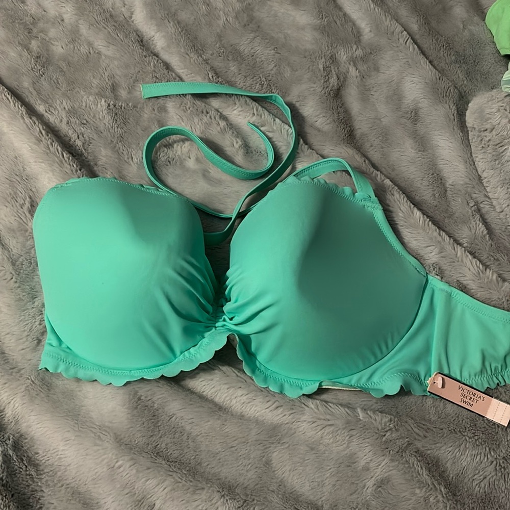 NWT Victoria’s Secret Bikini Top Size 34DDD
